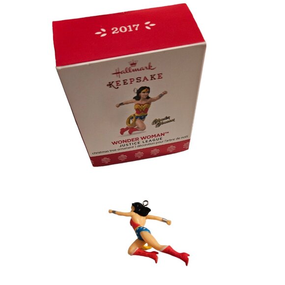 NIB 2017 Hallmark Mini Wonder Woman Tree Ornament - Picture 6 of 8